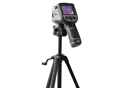 Scanner termico per lettura temperatura corporea installato su tripode